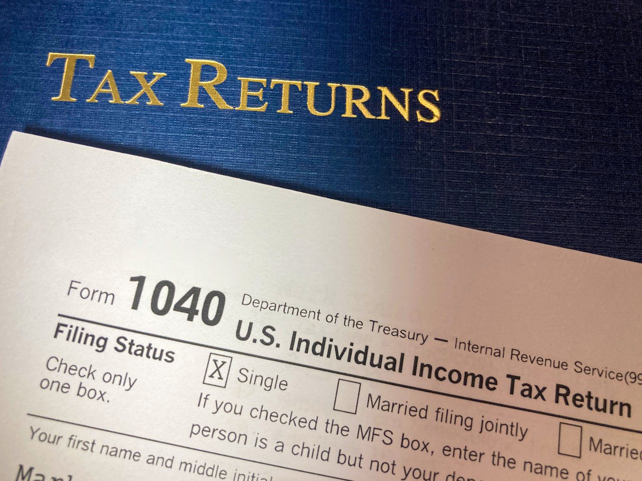 home-services-02 Close-up image of Form 1040 for U.S. tax returns, highlighting filing status options.
